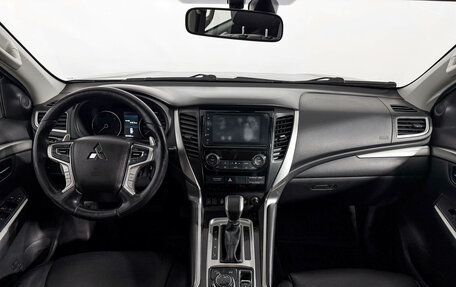 Mitsubishi Pajero Sport III рестайлинг, 2019 год, 2 590 000 рублей, 15 фотография