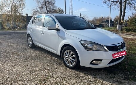 KIA cee'd I рестайлинг, 2010 год, 650 000 рублей, 2 фотография