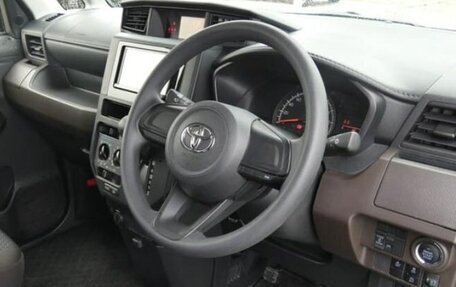 Toyota Roomy I, 2022 год, 1 350 000 рублей, 6 фотография