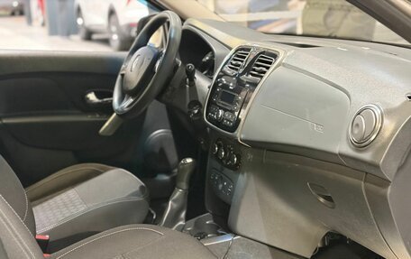 Renault Logan II, 2018 год, 762 000 рублей, 7 фотография