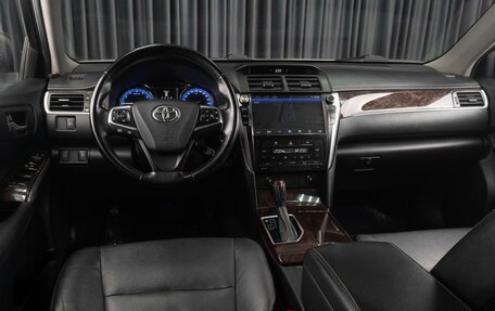 Toyota Camry, 2017 год, 2 599 000 рублей, 6 фотография