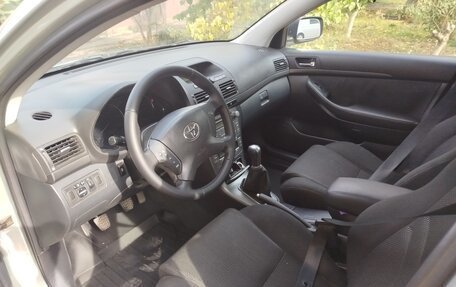 Toyota Avensis III рестайлинг, 2005 год, 730 000 рублей, 8 фотография