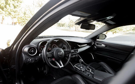 Alfa Romeo Giulia II, 2017 год, 4 500 000 рублей, 29 фотография