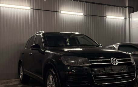 Volkswagen Touareg III, 2011 год, 1 750 000 рублей, 2 фотография