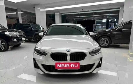 BMW 1 серия, 2022 год, 1 630 000 рублей, 2 фотография