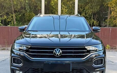 Volkswagen T-Roc I, 2022 год, 1 230 000 рублей, 2 фотография