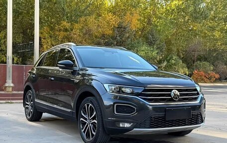 Volkswagen T-Roc I, 2022 год, 1 230 000 рублей, 3 фотография