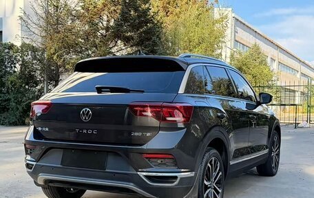 Volkswagen T-Roc I, 2022 год, 1 230 000 рублей, 6 фотография