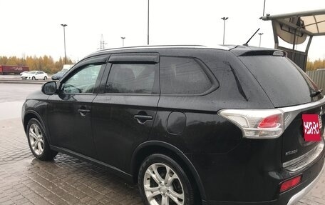 Mitsubishi Outlander III рестайлинг 3, 2014 год, 1 300 000 рублей, 3 фотография