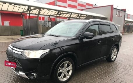 Mitsubishi Outlander III рестайлинг 3, 2014 год, 1 300 000 рублей, 2 фотография