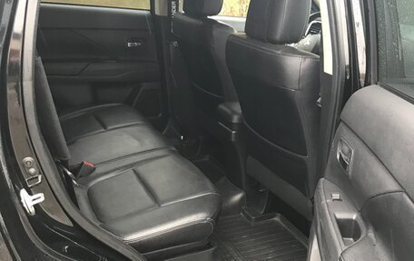Mitsubishi Outlander III рестайлинг 3, 2014 год, 1 300 000 рублей, 5 фотография