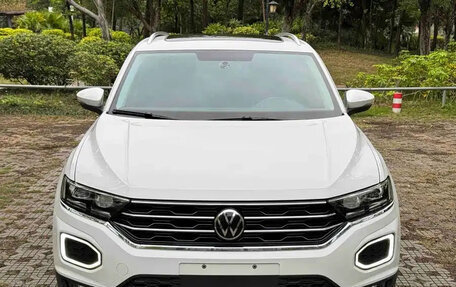 Volkswagen T-Roc I, 2022 год, 1 535 000 рублей, 2 фотография