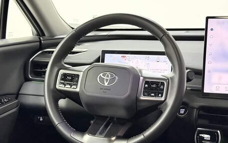Toyota RAV4, 2026 год, 4 270 000 рублей, 14 фотография