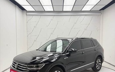 Volkswagen Tiguan II, 2023 год, 2 200 000 рублей, 1 фотография