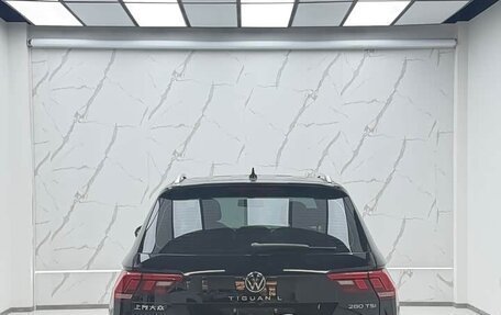 Volkswagen Tiguan II, 2023 год, 2 200 000 рублей, 5 фотография