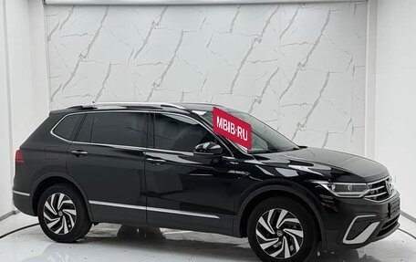 Volkswagen Tiguan II, 2023 год, 2 200 000 рублей, 3 фотография