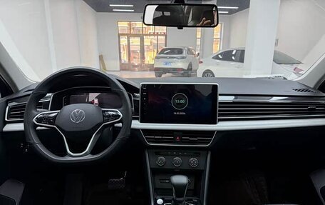 Volkswagen Tiguan II, 2023 год, 2 200 000 рублей, 11 фотография
