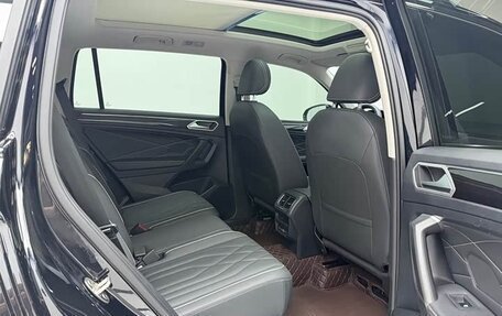 Volkswagen Tiguan II, 2023 год, 2 200 000 рублей, 13 фотография