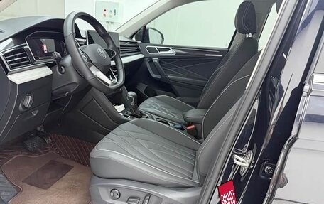 Volkswagen Tiguan II, 2023 год, 2 200 000 рублей, 10 фотография