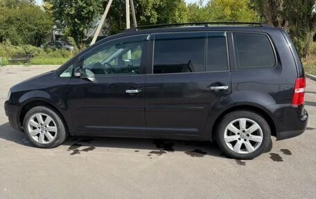 Volkswagen Touran III, 2005 год, 650 000 рублей, 1 фотография