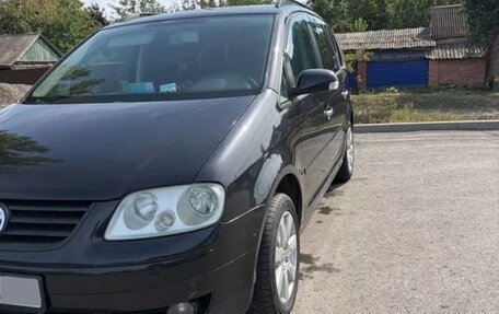 Volkswagen Touran III, 2005 год, 650 000 рублей, 2 фотография