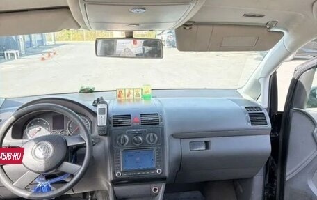 Volkswagen Touran III, 2005 год, 650 000 рублей, 5 фотография