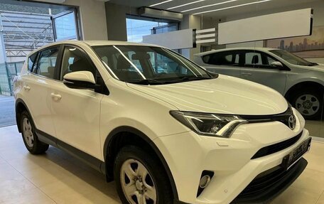 Toyota RAV4, 2018 год, 2 550 000 рублей, 3 фотография