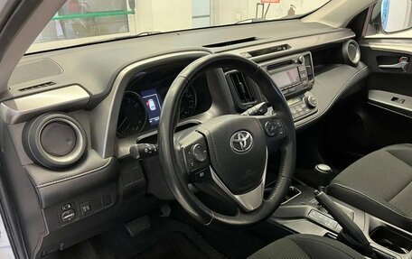 Toyota RAV4, 2018 год, 2 550 000 рублей, 13 фотография