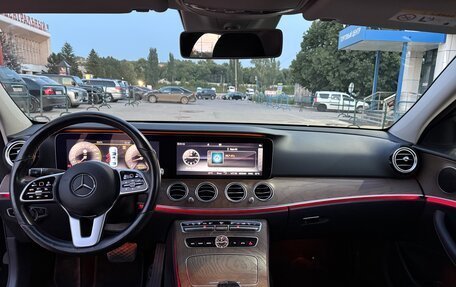 Mercedes-Benz E-Класс, 2018 год, 3 300 000 рублей, 17 фотография