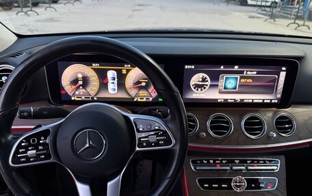 Mercedes-Benz E-Класс, 2018 год, 3 300 000 рублей, 19 фотография