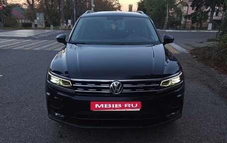 Volkswagen Tiguan II, 2018 год, 2 750 000 рублей, 1 фотография