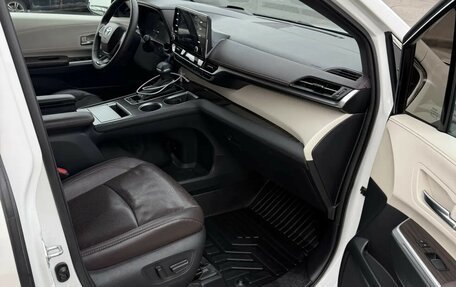 Toyota Sienna, 2021 год, 5 200 000 рублей, 9 фотография