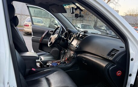 Toyota Highlander III, 2011 год, 1 990 000 рублей, 5 фотография