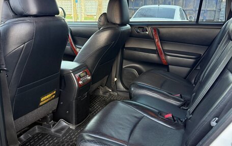 Toyota Highlander III, 2011 год, 1 990 000 рублей, 8 фотография