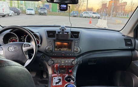 Toyota Highlander III, 2011 год, 1 990 000 рублей, 9 фотография