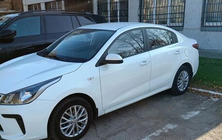 KIA Rio IV, 2018 год, 850 000 рублей, 4 фотография