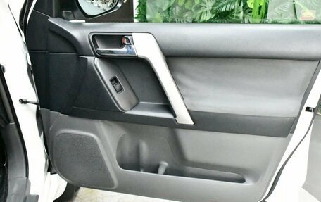 Toyota Land Cruiser Prado 150 рестайлинг, 2011 год, 2 720 000 рублей, 12 фотография