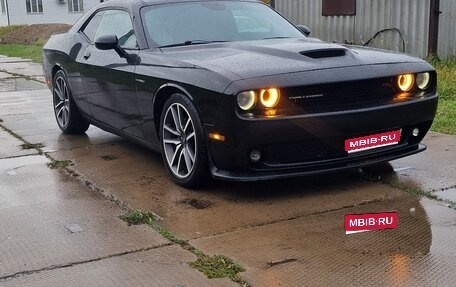 Dodge Challenger III рестайлинг 2, 2020 год, 4 670 000 рублей, 1 фотография