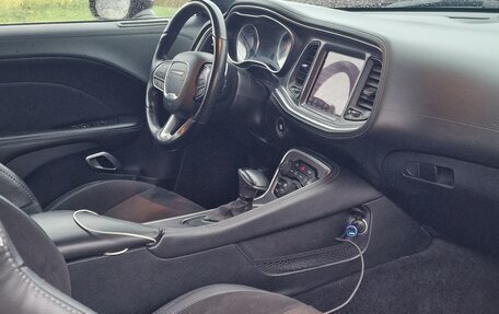 Dodge Challenger III рестайлинг 2, 2020 год, 4 670 000 рублей, 3 фотография