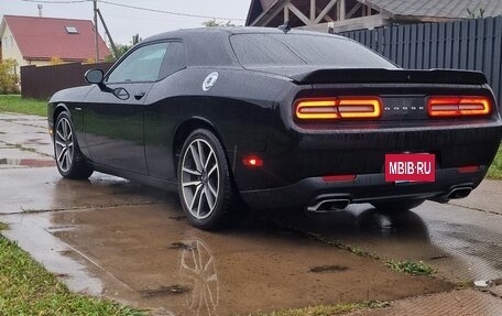 Dodge Challenger III рестайлинг 2, 2020 год, 4 670 000 рублей, 6 фотография
