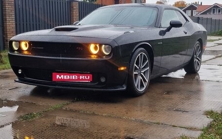 Dodge Challenger III рестайлинг 2, 2020 год, 4 670 000 рублей, 8 фотография