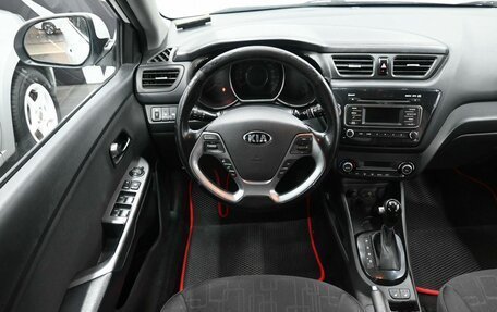 KIA Rio III рестайлинг, 2016 год, 989 900 рублей, 10 фотография