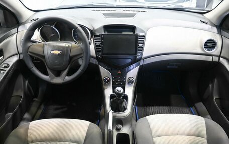 Chevrolet Cruze II, 2010 год, 629 900 рублей, 10 фотография