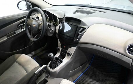 Chevrolet Cruze II, 2010 год, 629 900 рублей, 9 фотография