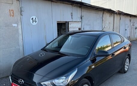 Hyundai Solaris II рестайлинг, 2018 год, 1 000 000 рублей, 1 фотография