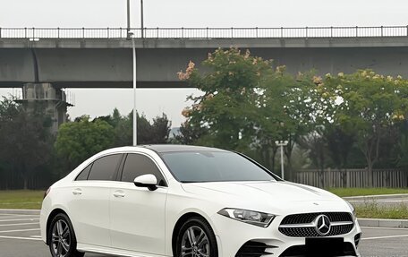 Mercedes-Benz A-Класс, 2022 год, 2 150 000 рублей, 3 фотография