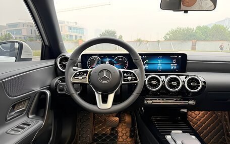 Mercedes-Benz A-Класс, 2022 год, 2 150 000 рублей, 11 фотография