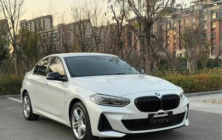 BMW 1 серия, 2022 год, 1 910 000 рублей, 3 фотография