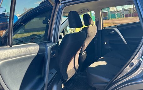 Toyota RAV4, 2015 год, 1 650 000 рублей, 10 фотография