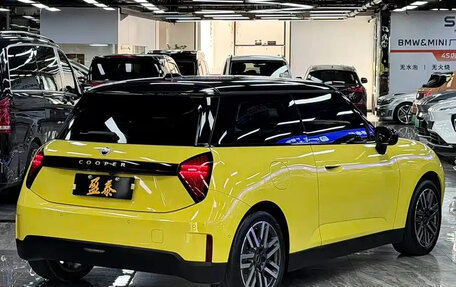 MINI Hatch, 2024 год, 3 550 000 рублей, 7 фотография